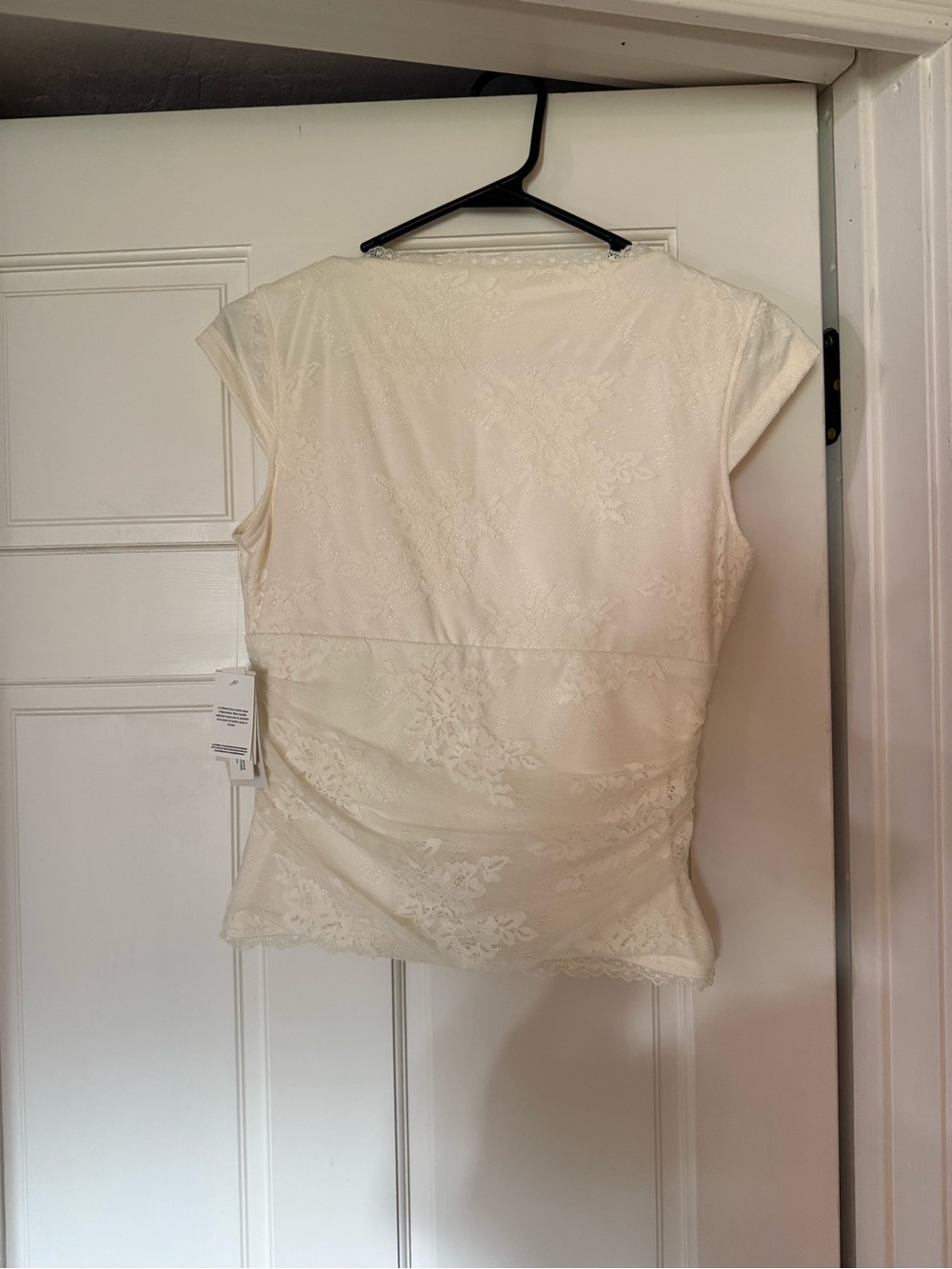 Abercrombie Bra Free Cream Lace Cap-Sleeve Camisole - Picture 4 of 5